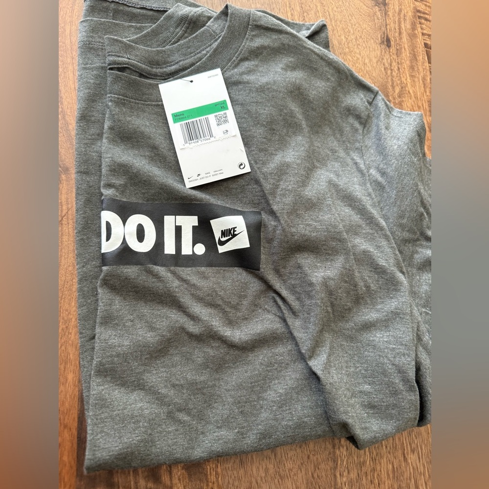NWT Nike TShirt - Picture 3 of 3